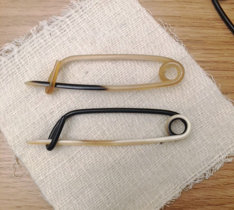 horn_safety_pin